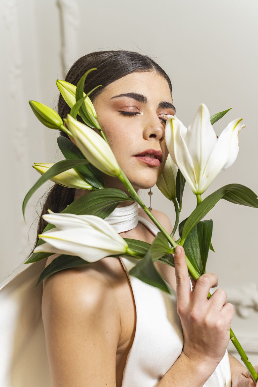 Novia radiante con maquillaje profesional